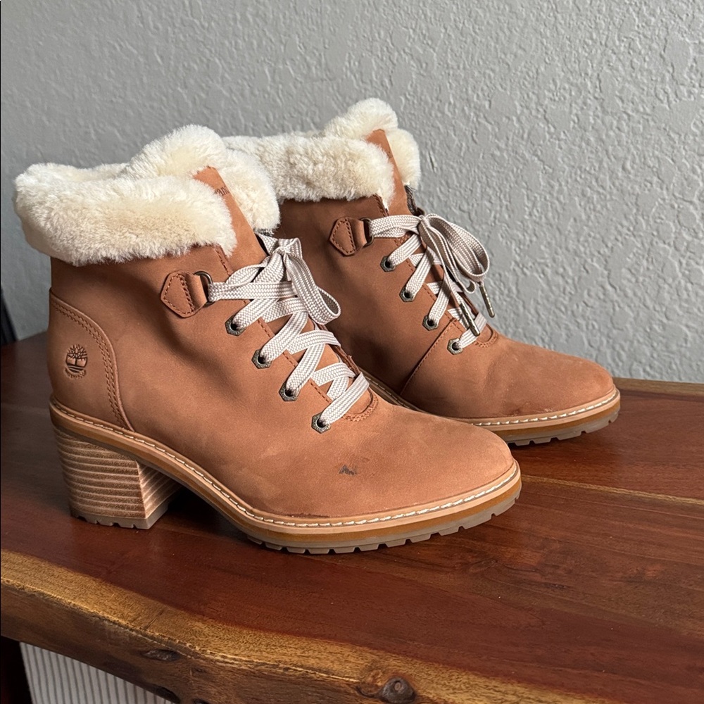Timberland Women's Tan Winter Boots with Cream Lining - Picture 2 of 6